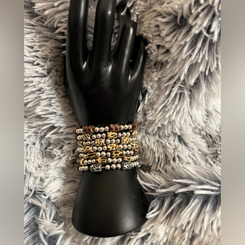 Set of 7 animal print stretch bracelets